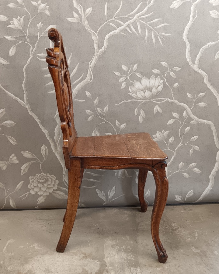 Antique Hall Chair (4).jpg